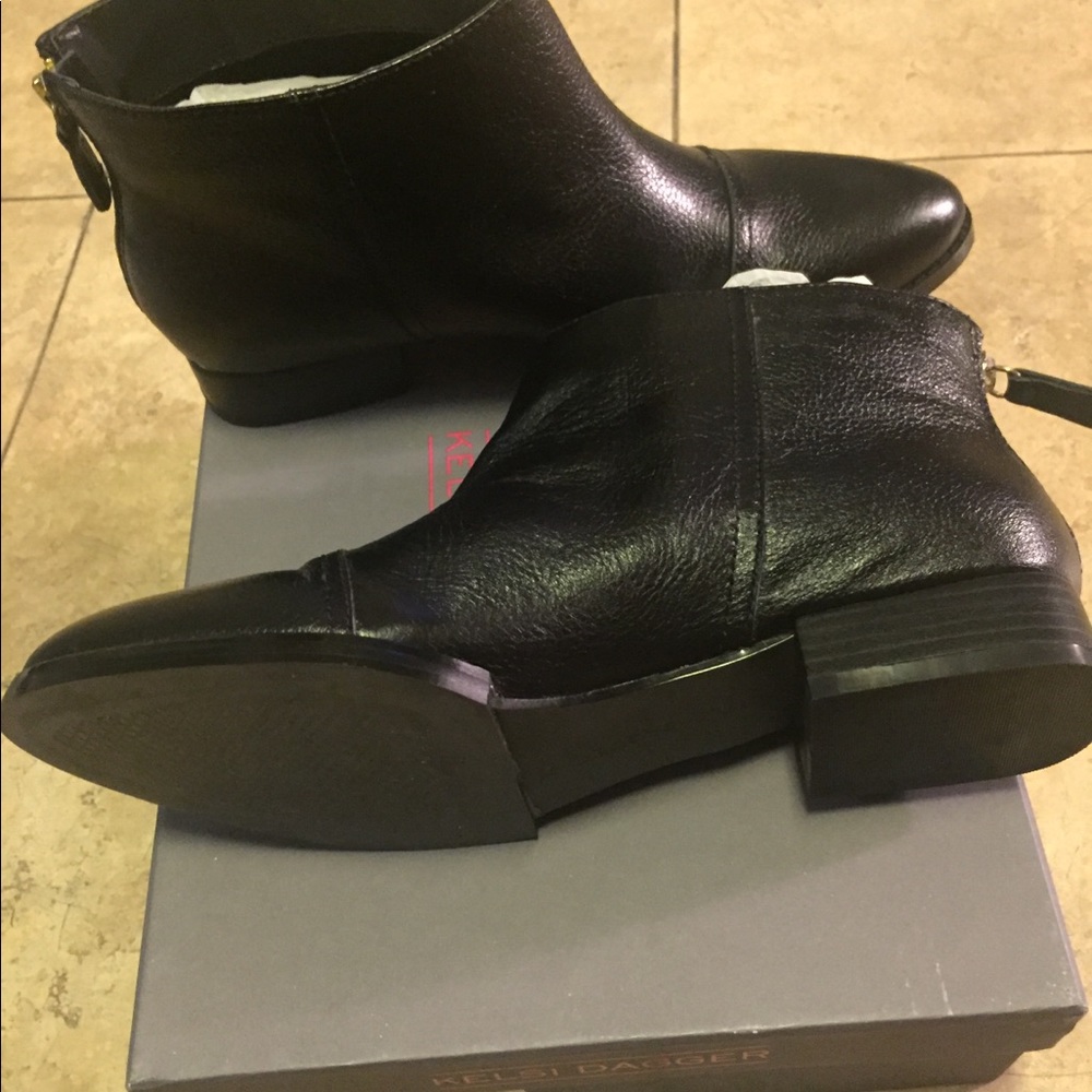 Boots - Picture 4 of 4